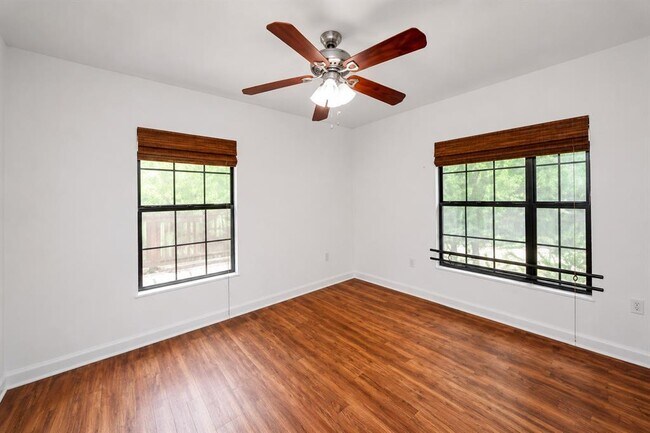 Building Photo - 4001 Maplewood Ave