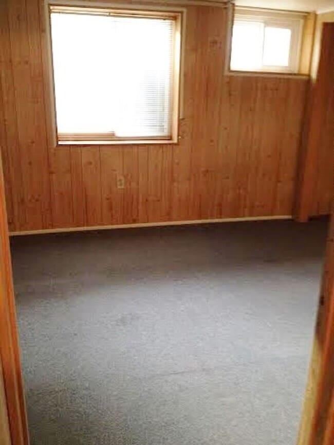 Building Photo - $2,200 | 3 Bedroom, 1.5 Bathroom House | P...