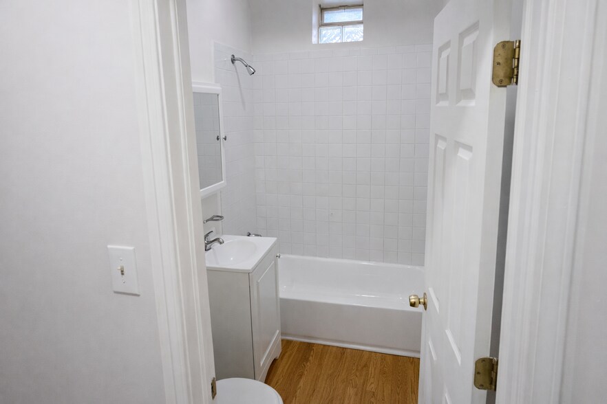 Building Photo - 1934 E 74th St