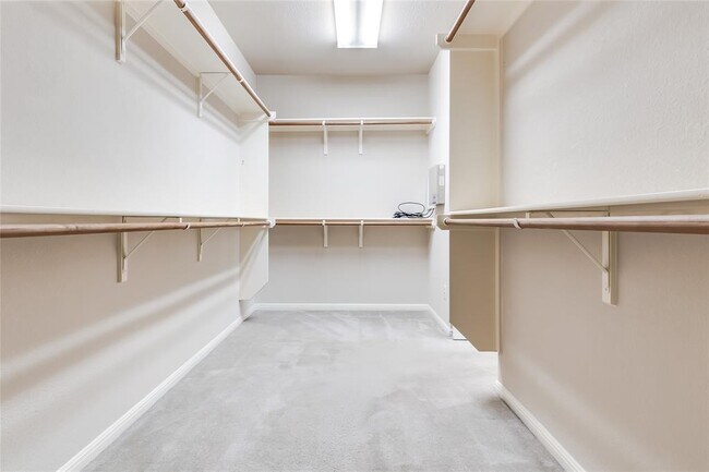 Building Photo - 15524 Belfin Dr