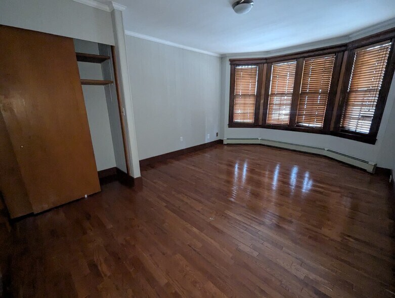 Building Photo - 633 Orange St