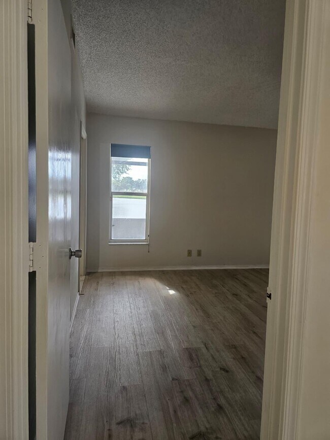 Building Photo - 5220 Rosen Blvd