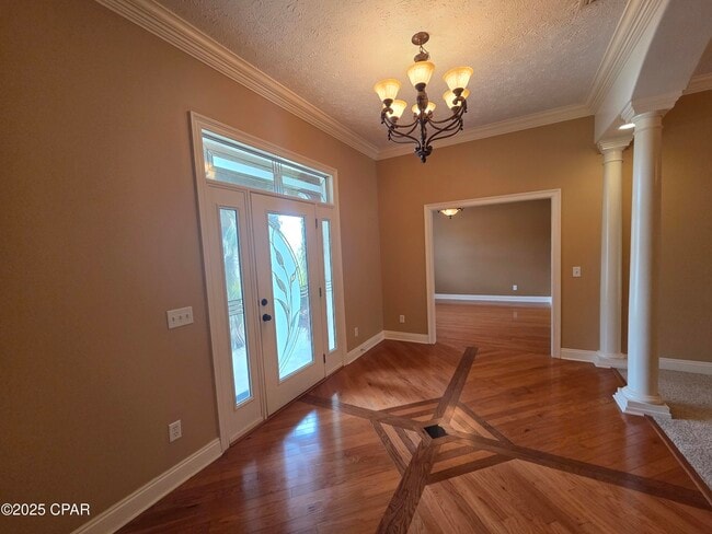 Building Photo - 3401 Hillcrest Dr