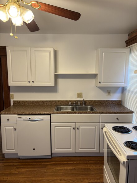 Kitchen - 1360 S High St