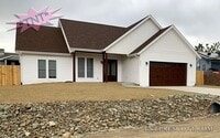 Building Photo - Home in Prescott Valley ~ HOLD*