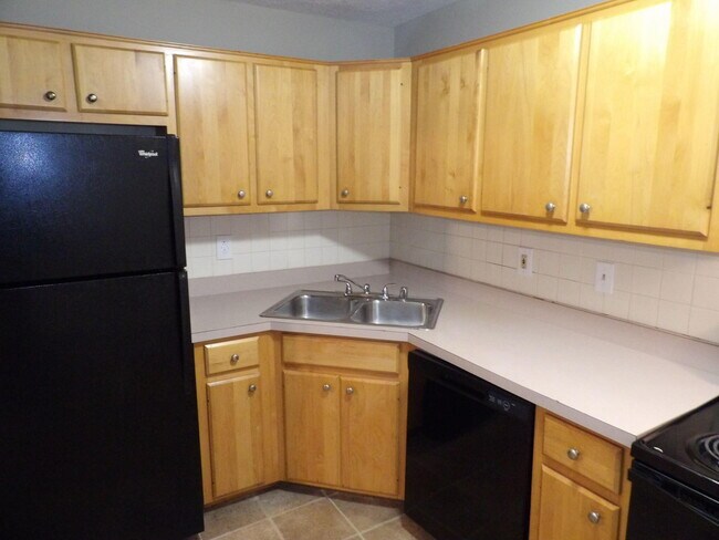 Building Photo - 244 Meadowview Dr