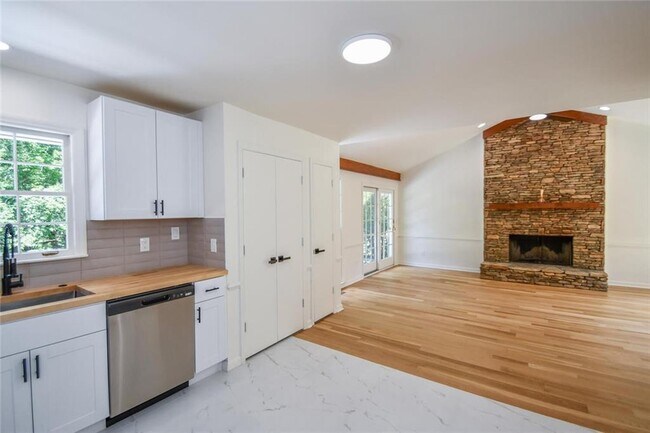 Building Photo - 17040 Birmingham Rd