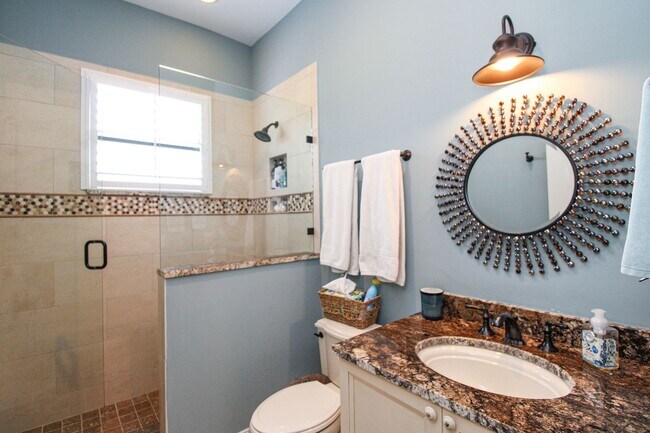 Building Photo - ** THE MOORINGS ** SINGLE FAMILY HOME 3 PL...