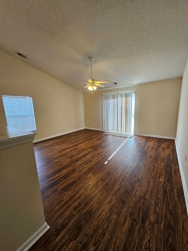 Building Photo - Home in Tall Pines