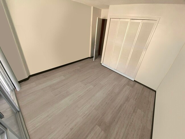 Building Photo - 909 Ala Lilikoi St