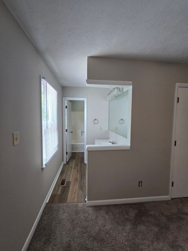 Building Photo - 7494 Beverly Dr