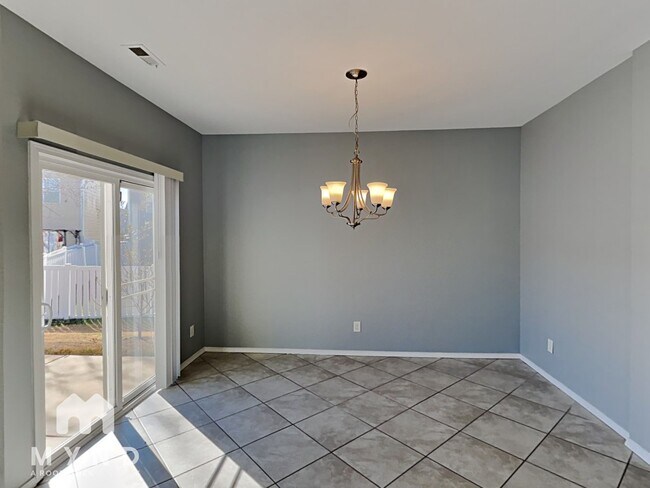 Building Photo - 918 Willow Wind Dr