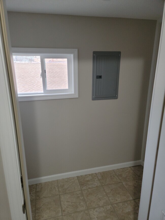 Back entry/storage - 316 Lewis St S