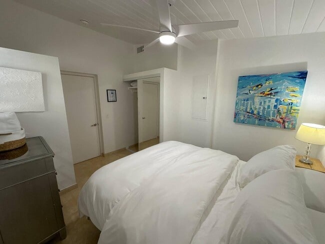 Building Photo - 2524 Gulfstream Ln