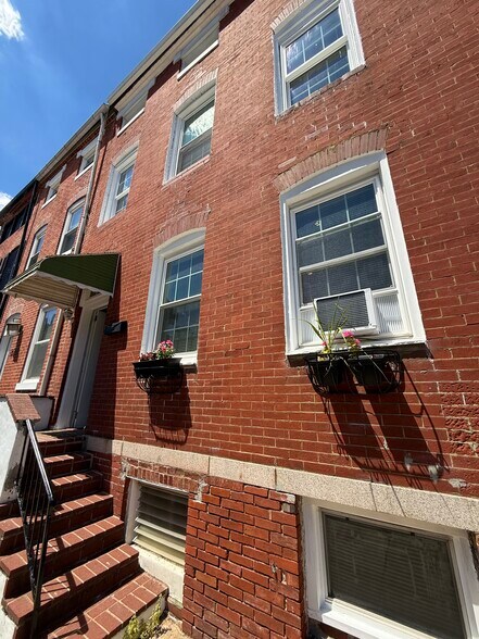 Building Photo - 400 S Exeter St