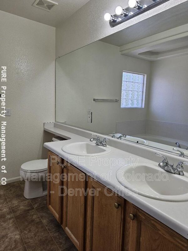 Building Photo - 1298 Braewood Ave
