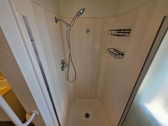 Building Photo - 3-bedroom single story in east Modesto nei...