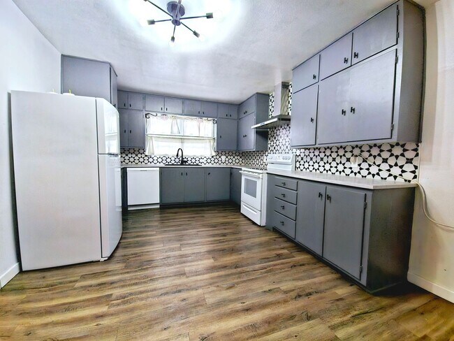 Building Photo - 2520 38th St