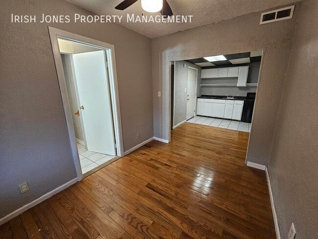 Building Photo - 1817 Pine-Apt 3