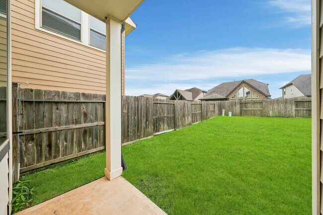 Building Photo - 8734 Laurel Crest Dr