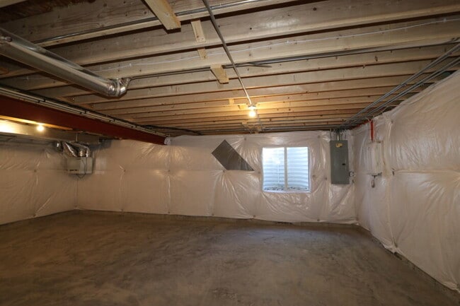 Building Photo - 608 Henry Ln