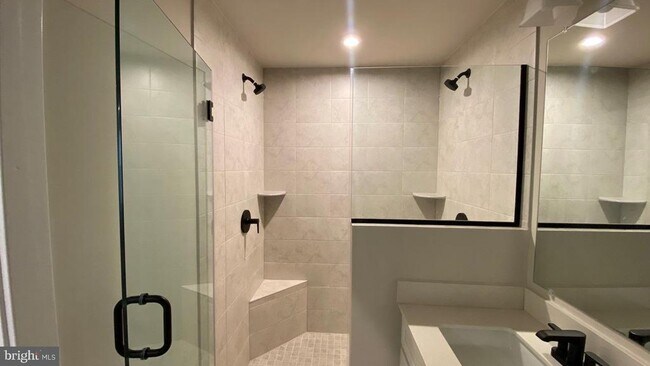 Building Photo - 2550 VERONA Pl