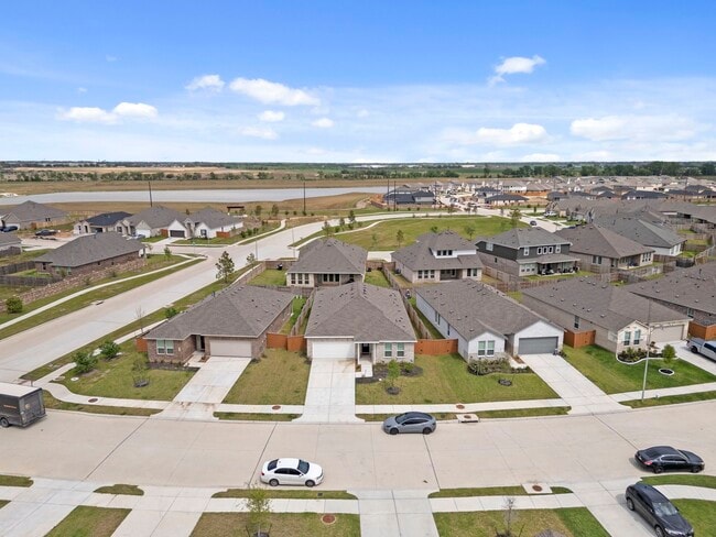 Building Photo - 807 Heaven Dr