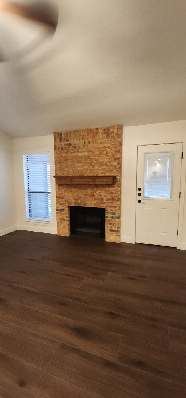 Building Photo - 1112 Concord Dr