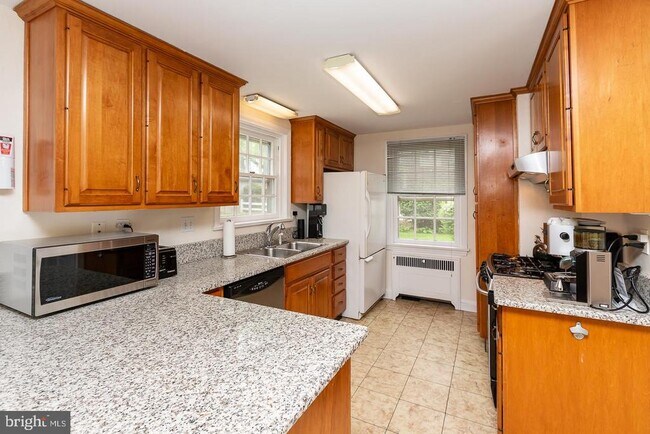 Building Photo - 515 Manor Rd