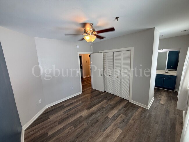 Building Photo - 315-507 N. Spruce St-1BR/1.5BA-Downtown APT!!!