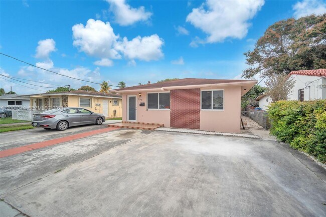 Building Photo - 535 NW 44th Ave