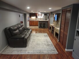 Building Photo - 13-13 Floral Ave