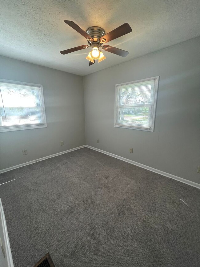 Building Photo - 3 Bedroom Single Family Home