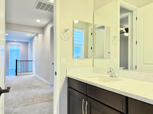 Building Photo - 1732 W Myrna Ln