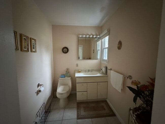 Building Photo - 5 Glenn Dr