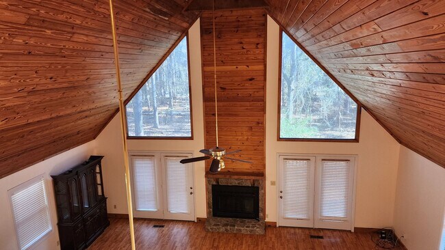 Building Photo - Home Located in Hamilton, Close to Lake Harding!