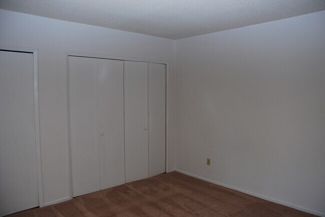 Building Photo - 236 S Mentor Ave