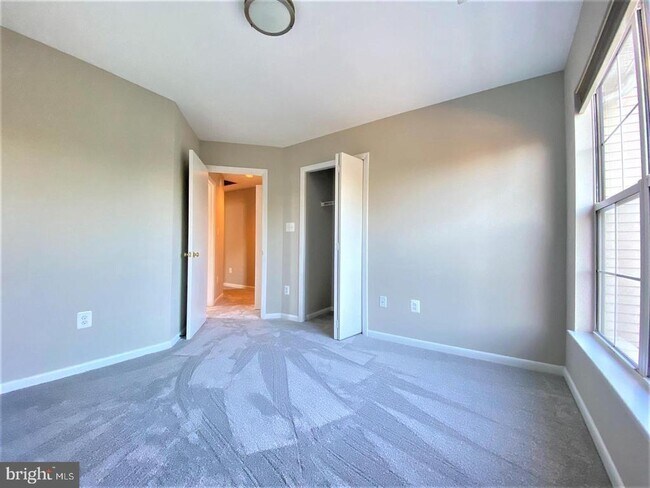 Building Photo - 44190 Mossy Brook Square