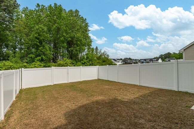 Building Photo - Charming 3 bedroom 2.5 bath Townhome in Wake Forest