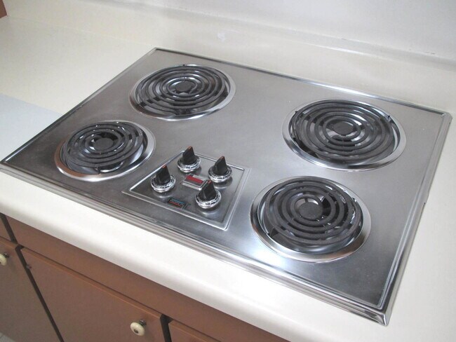 Building Photo - 33 N Clifton Ave