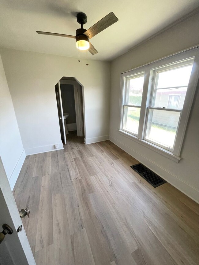 Building Photo - One bedroom one bathroom house for rent!