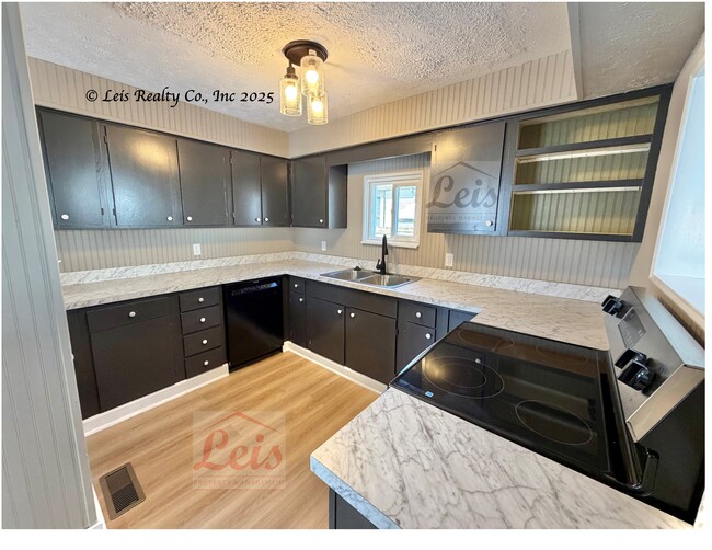 Building Photo - 519 W Market St