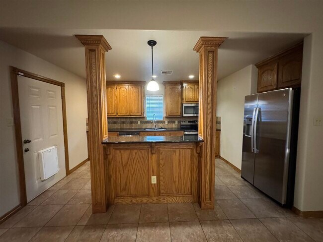 Building Photo - 2310 SW 45th St