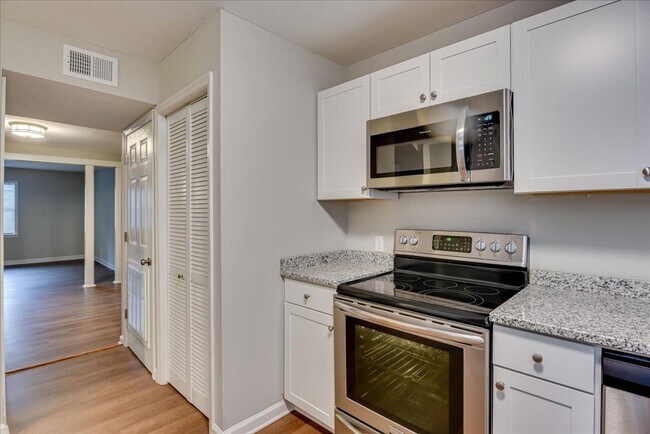Building Photo - 305 Telfair St