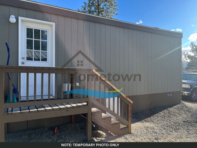 Building Photo - 3 Bedroom 2 Bathroom Home with Off-Street ...