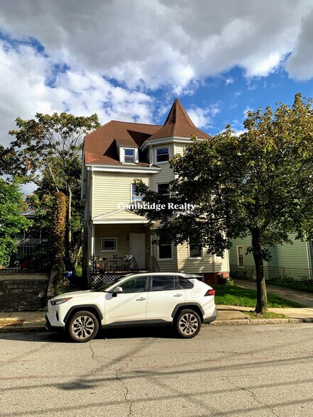 Building Photo - 70 Craigie St