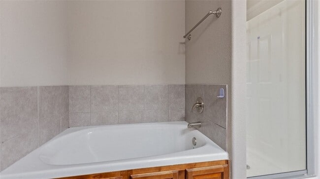 Building Photo - 4600 W Colfax Loop