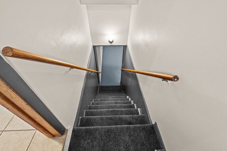 Building Photo - 5525 Sunnyside Dr