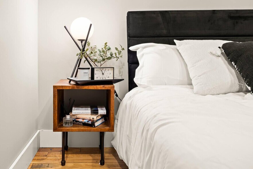 Building Photo - 1216 SW Adams St