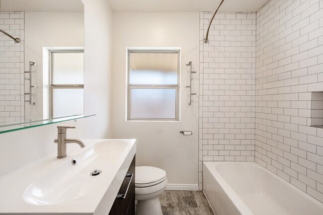 Building Photo - 2683 Glenmare St
